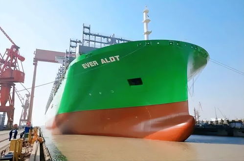 厲害 中國(guó)交付全球最大集裝箱船,比世界最大航母還長(zhǎng)60多米