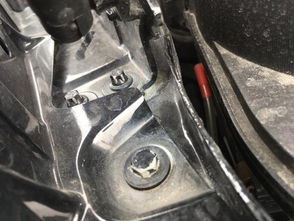 26萬購買精品車驚現(xiàn)隱患 氣囊炸裂與擋風玻璃破損的真相